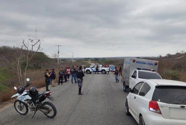 La policía cerró el área para buscar pistas que ayuden a esclarecer el hecho.