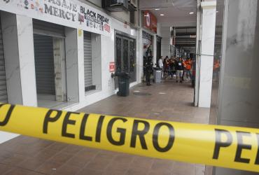 Policías llegaron a la zona para investigar el hecho. El pasaje comercial en donde se produjo el robo fue cerrado momentáneamente.