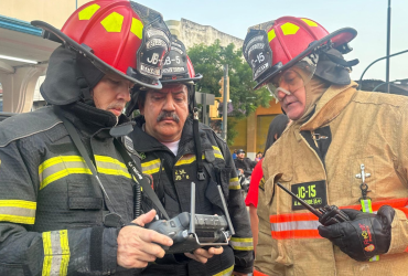 Referencial: bomberos de Guayaquil en acción.