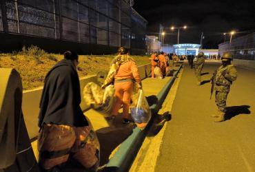 Reclusos fueron trasladados desde Cotopaxi hasta Ambato.