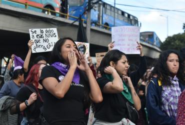 Mujeres se unieron y gritaban consignas de justicia ante violencia de género.