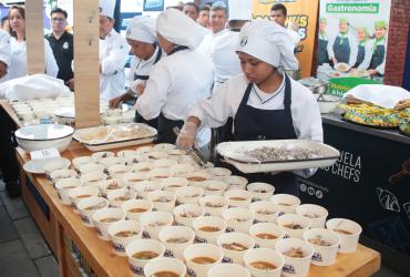 Ecuador busca el Récord Guinness con el encebollado más grande