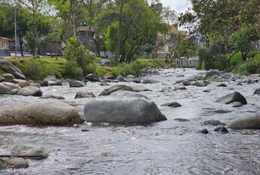 Así se ve el río Tomebamba este 28 de noviembre de 2024.