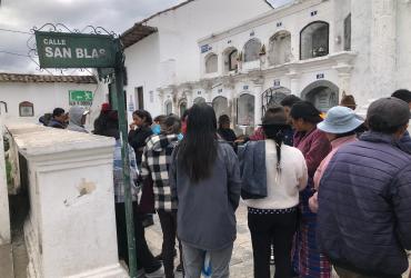 Foto.- Los familiares de la mujer fallecida llegaron a la morgue a llevarse el cuerpo, en medio de la consternación