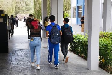 Autoridades toman preocupación por el uso de jeringas en centros universitarios.