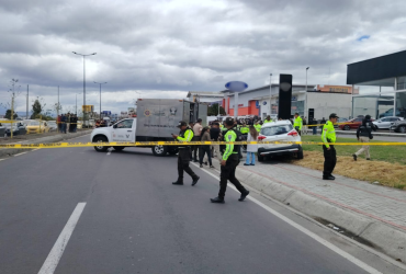 EL cuerpo sin vida del guía penitenciario fue llevado a la morgue de Latacunga.