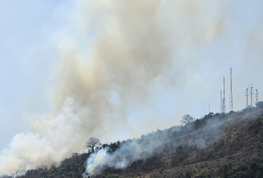 El incendio se divisa desde diferentes partes del norte de la ciudad.