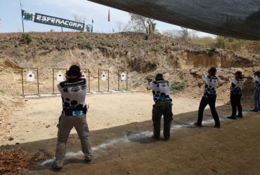 Cada vez más personas se interesan por aprender a manejar un arma.