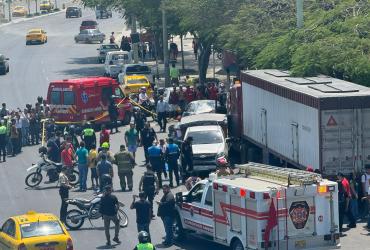 En Manta, un accidente de tránsito ocasionó un caos.