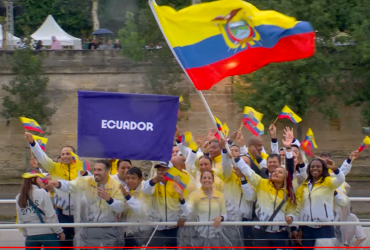 La delegación ecuatoriana en el desfile de inauguración en París 2024