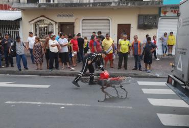 Los restos de la víctima quedaron esparzidos en la calzada.