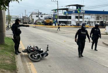 Durante el enfrentamiento un policía también resultó herido.