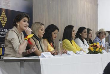 Candidato y candidatas a la vicepresidencia de Ecuador estuvieron en un debate.