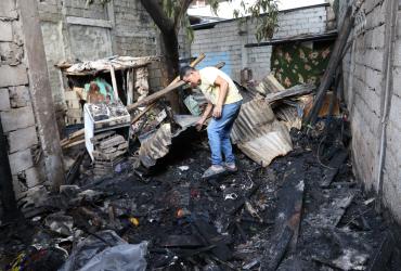 En Guayaquil, un incendio originado por un cortocircuito arrasó con todo lo que había en el hogar.