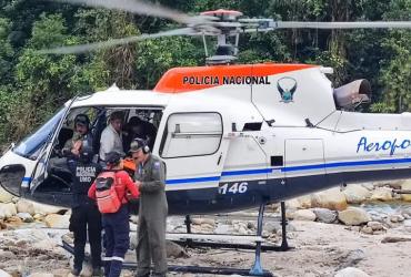 El hombre fue rescatado de la selva en helicóptero.