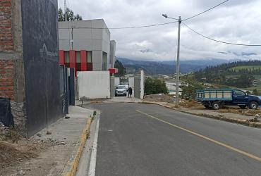 Los cuerpos de los dos acribillados la madrugada de este sábado fueron traslados al Centro Forense de Ambato.