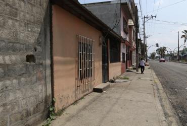 La vivienda, en Durán, tiene orificios provocados por impactos de proyectiles.