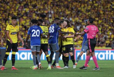 Carles Puyol jugo 30 minutos con Barcelona en la Noche Amarilla ante Emelec.