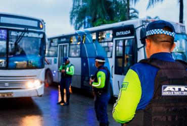 La ATM hizo operativos a buses en Guayaquil.