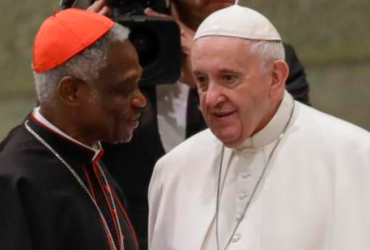 Papa Francisco con el cadernal Peter Turkson