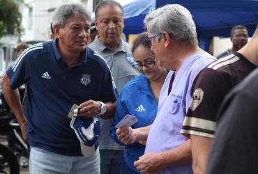 El candidato Roberto Gilber (der.), de una de las listas participantes en Emelec.