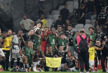 Barcelona SC festejando en el Neo Química de Sao Paulo.