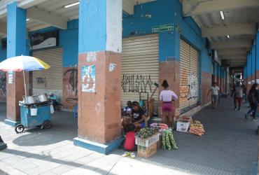 La informalidad se ha tomado algunas calles luego del cierre de algunos negocios por la delincuencia.