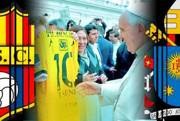 2014 cuando el Papa Francisco recibió en el Vaticano la camiseta de Barcelona SC.