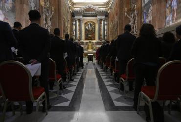 El personal que asistirá al cónclave ya prestó el juramento para guardar el secreto.