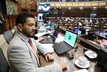 Otto Vera (PSC) fue el encargado de presentar la terna en el Pleno.