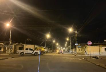 La víctima se encontraba sentado afuera de su vivienda.