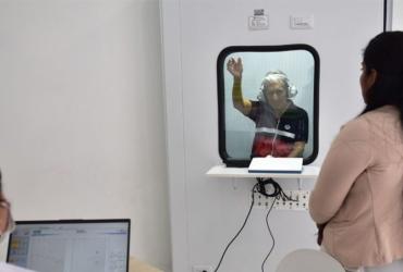 900 personas con discapacidad auditiva accederán a prótesis gratuitas.