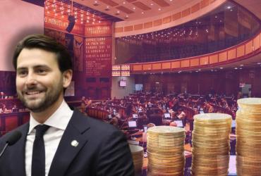 Multa a asambleístas