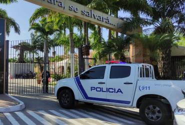 La Policía investiga el crimen dentro de cementerio privado.