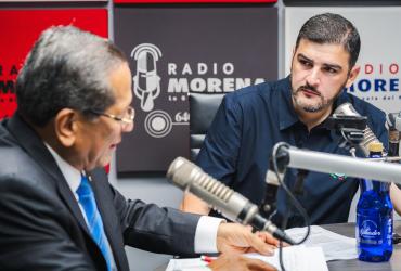 El alcalde Aquiles Álvarez, en su espacio radial de los miércoles.