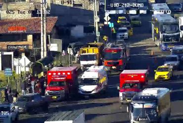 Llanta de camión se desprende y mata a una persona en la Panamericana Sur, en Tambillo