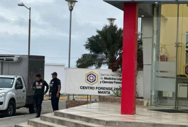 Los restos fueron trasladados al Centro Forense de Manta.