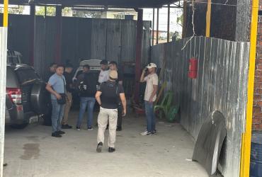 El asesino aprovechó la puerta abierta y ejecutó a su víctima.