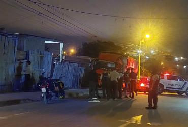 Sujetos que se movilizaban en varias motos llegaron hasta este lugar y asesinaron a un hombre