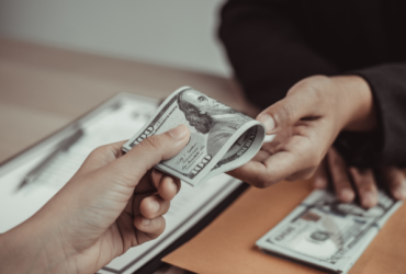 Conoce los detalles del pago del décimo cuarto sueldo en la Sierra y Amazonía.