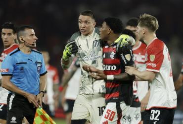 Gonzalo Plata, Flamengo vs. Estudiantes de la Plata, Copa Libertadores 2025, expulsión, polémica