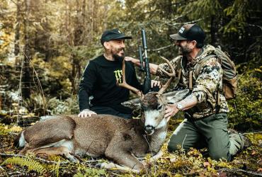 Chito Vera junto al famoso cazador estadounidense, Cameron Hanes.