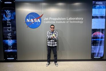 Pablo Cisneros, en una de sus primeras imágenes como parte de la NASA.