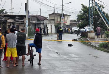 Seis fundas negras con restos humanos, fueron encontradas en una calle de un barrio del norte de Machala