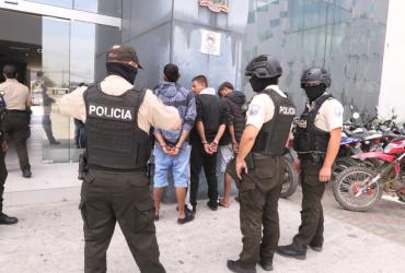 La Policía presentó a los sospechosos detenidos por el crimen de cuatro venezolanos.