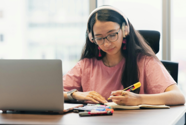 Becas Impulso Ecuador 2025: mujeres están sujetas a beneficio del Gobierno.