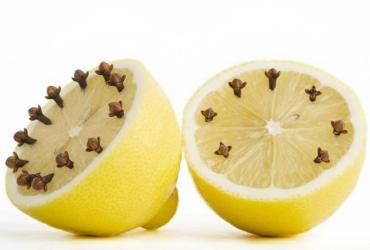 Limón y clavos de olor