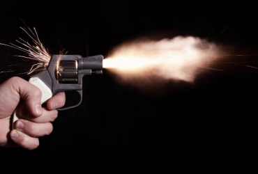 En una vía de la parroquia Jesús María, en el cantón Naranjal, reportaron el hallazgo de un hombre acribillado.