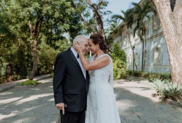 Con esta foto, Marcela Aguiñaga informó el fallecimiento de su padre Roosevelt Xavier Aguiñaga.