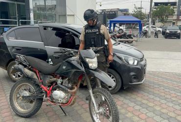 El vehículo fue recuperado. También se obtuvo una de las motos utilizadas por los implicados.